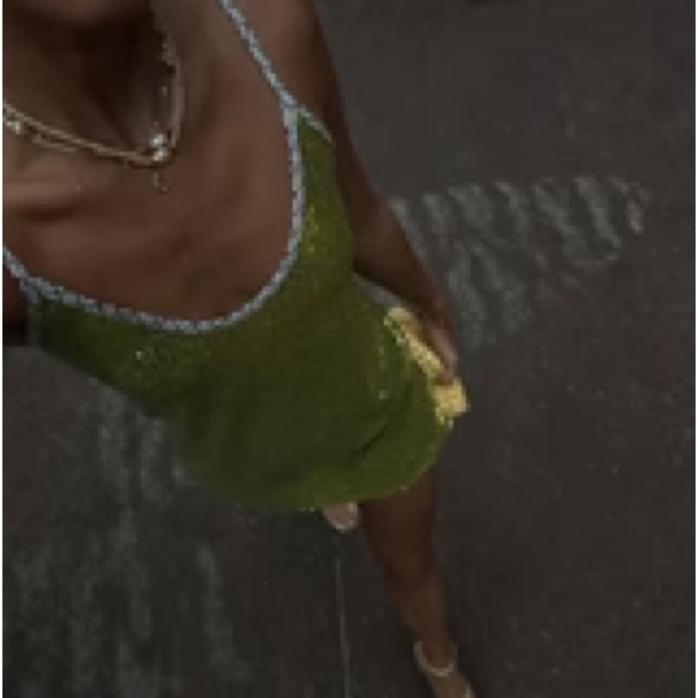 Handover green rober’s dress
